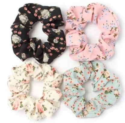 Picture of £1.29 MOLLY ROSE FLORAL SCRUNCHIE 10cm