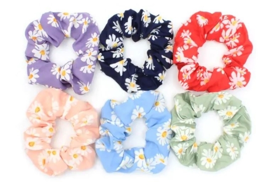 Picture of £1.29 DAISY SCRUNCHIES 10cm ASSTD