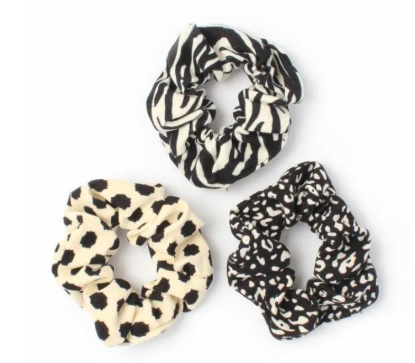 Picture of £1.29 MOLLY ROSE BLACK & WHITE SCRUNCH.